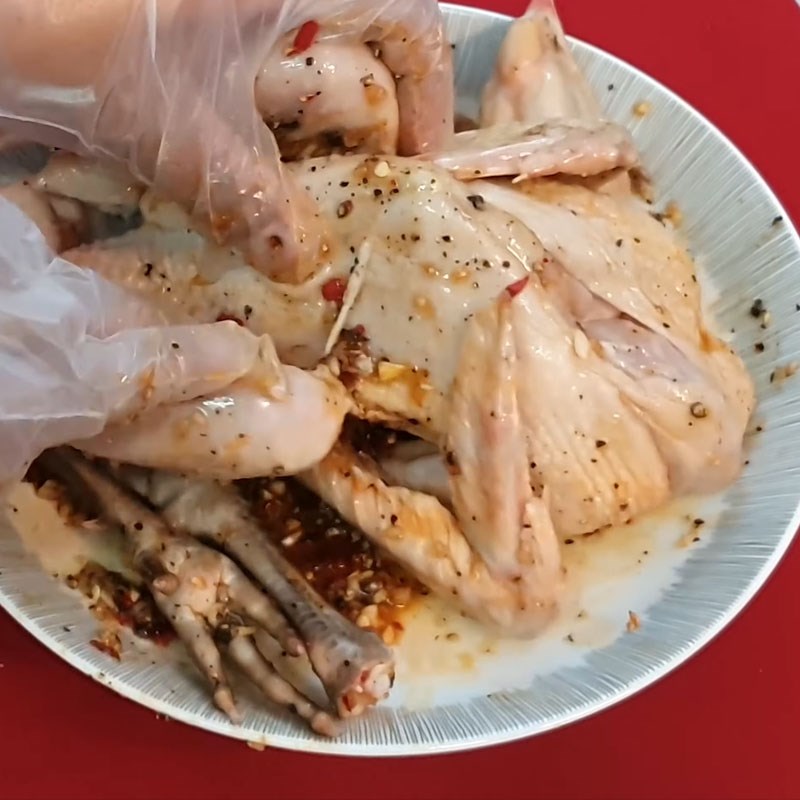 Bước 2 Pha nước sốt và ướp gà Gà hấp tỏi