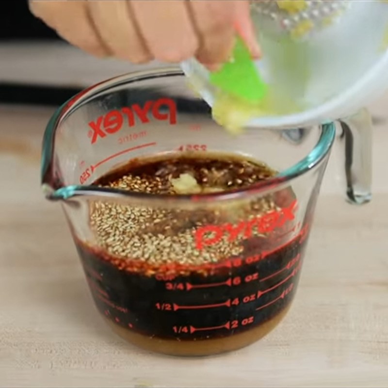 Bước 2 Pha sốt nướng Gỏi cuốn bò nướng