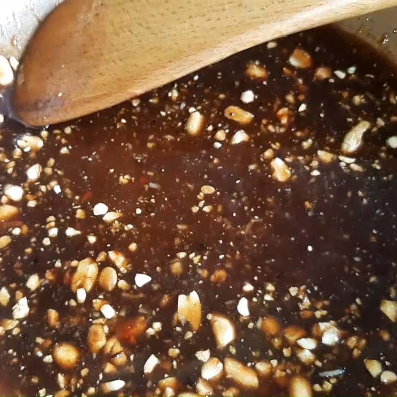 Bước 3 Pha sốt trộn Gỏi sầu đâu chay