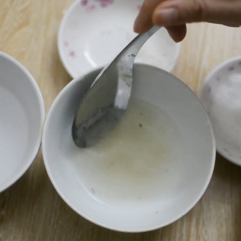 Bước 2 Pha sốt trộn Salad dưa chuột cà chua sốt mayonnaise