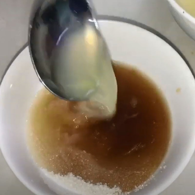 Bước 4 Pha sốt trộn gỏi Gỏi tép đu đủ