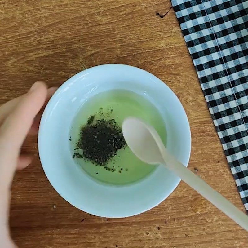 Bước 3 Pha sốt trộn salad Salad bơ trứng cút