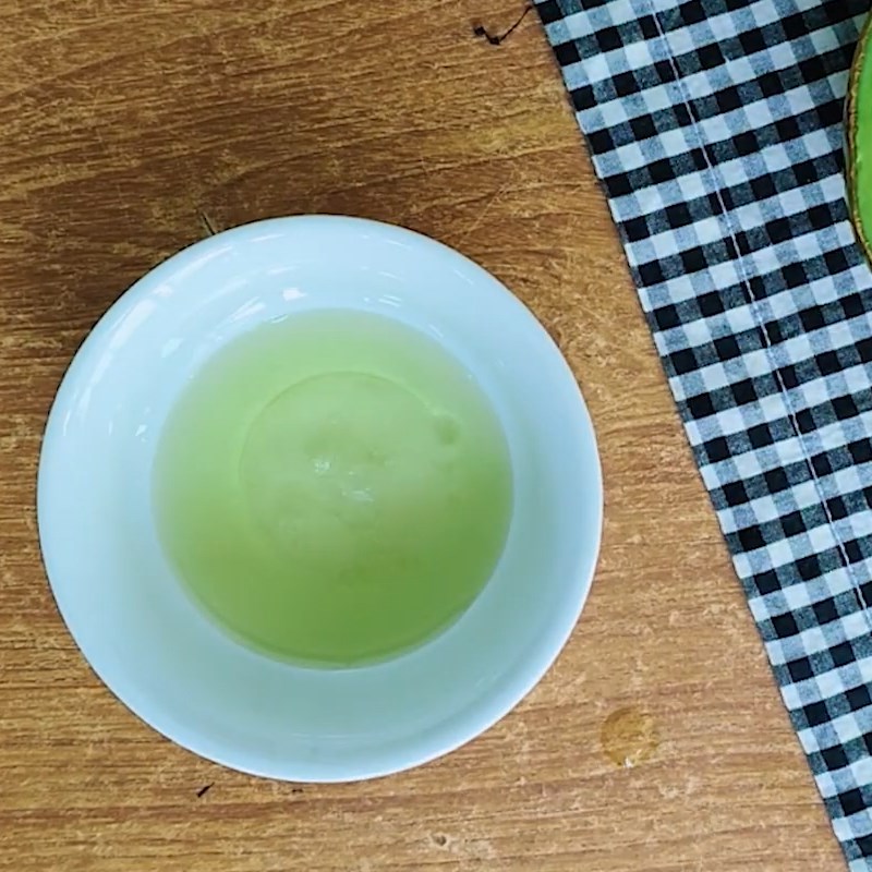 Bước 3 Pha sốt trộn salad Salad bơ trứng cút