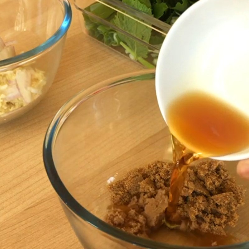 Bước 3 Pha sốt xào Gỏi cuốn bò xào sả