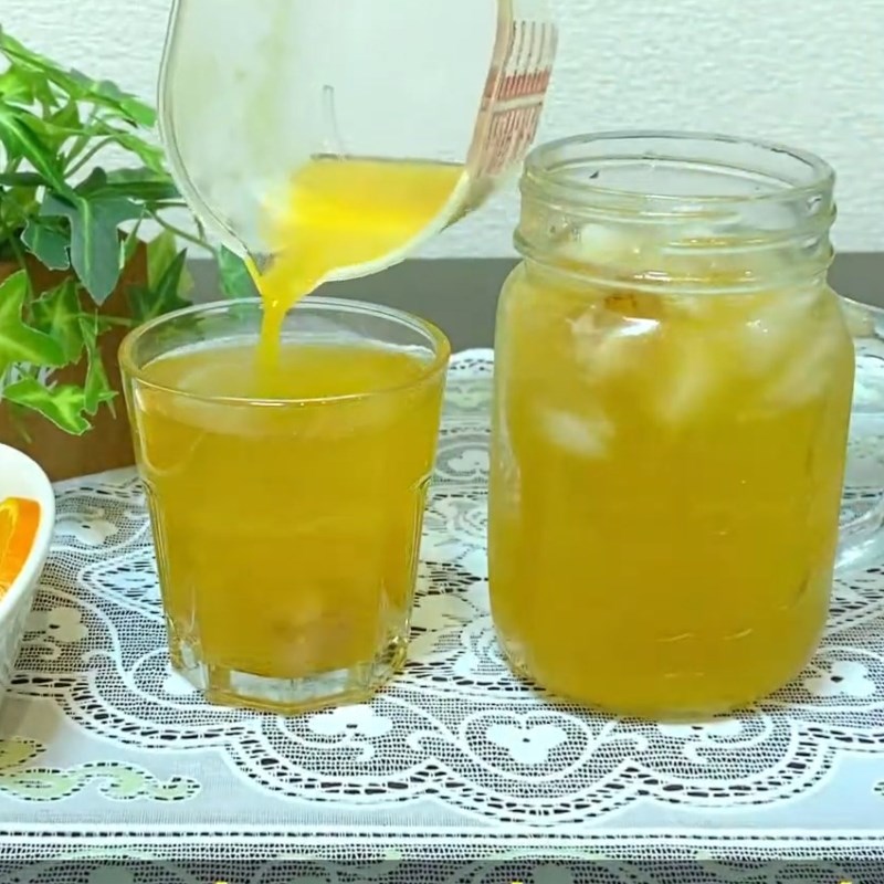 Bước 3 Pha trà cam quế long nhãn Trà cam quế mật ong long nhãn