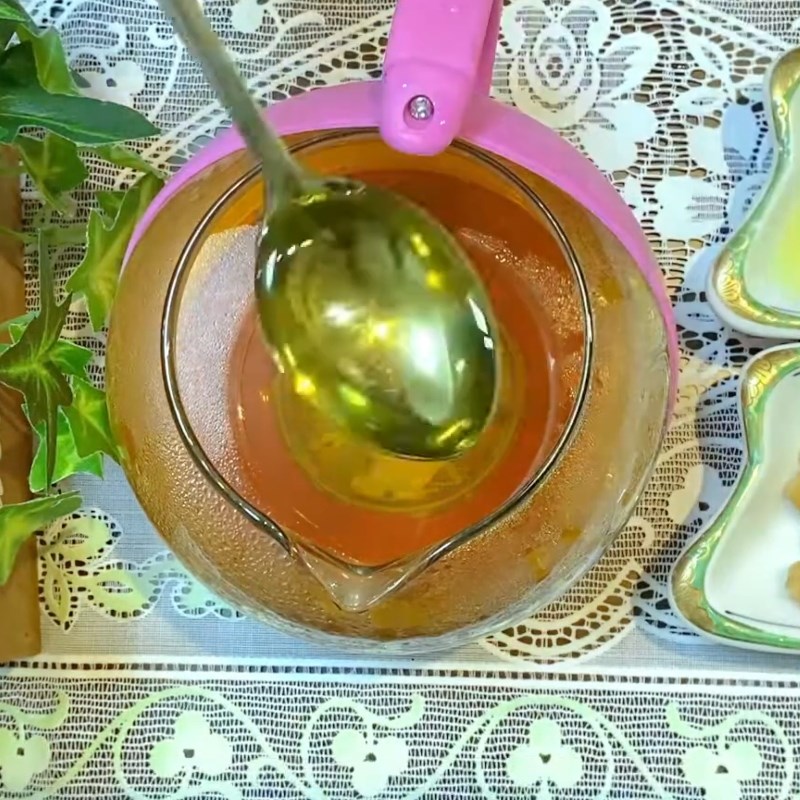 Bước 3 Pha trà cam quế long nhãn Trà cam quế mật ong long nhãn