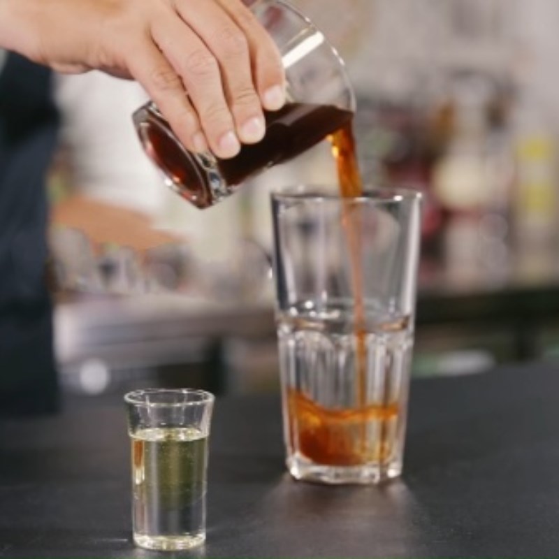 Bước 2 Pha trà đen Trà đen macchiato