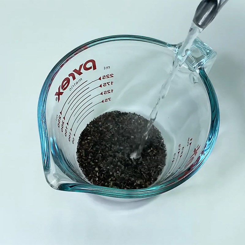 Bước 1 Pha trà đen Trà bưởi mật ong
