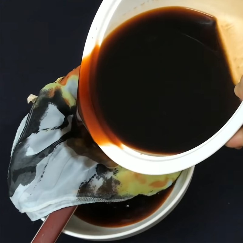 Bước 1 Pha trà, lọc trà Rau câu trà sữa