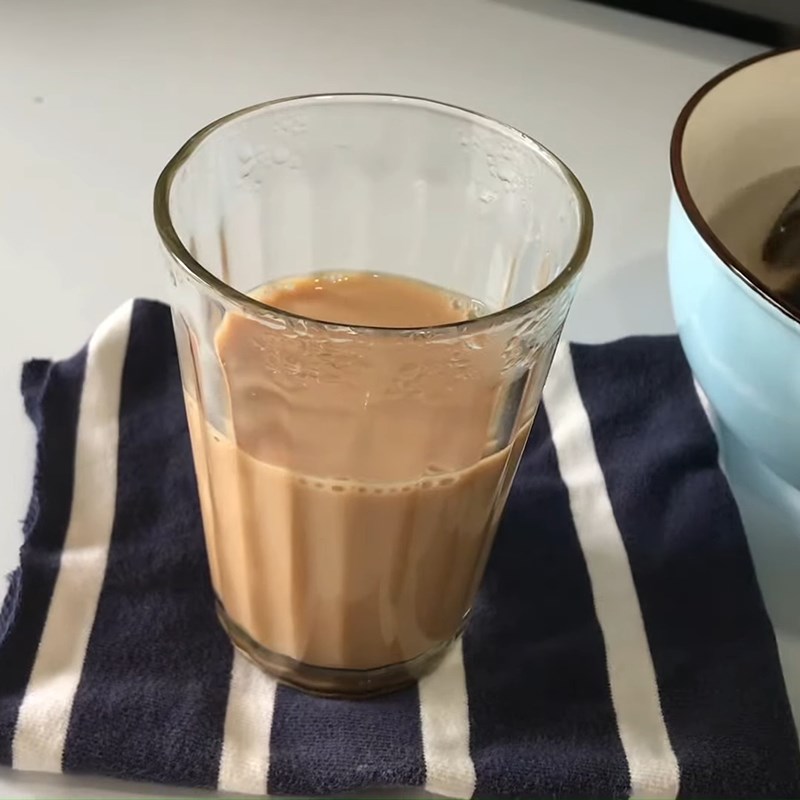 Bước 1 Pha trà sữa Trà sữa kem phô mai (không có cream cheese)