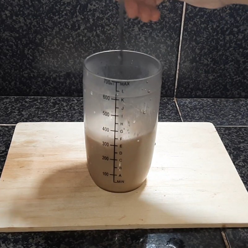 Bước 2 Pha trà sữa Trà sữa socola nutella