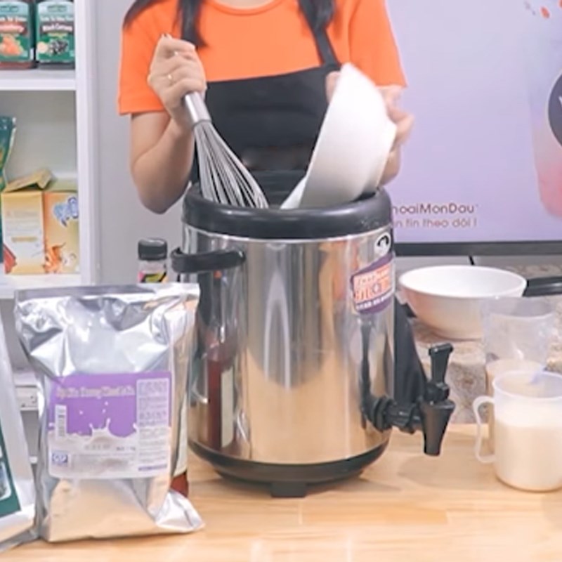 Bước 3 Pha trà sữa khoai môn Trà sữa dâu khoai môn