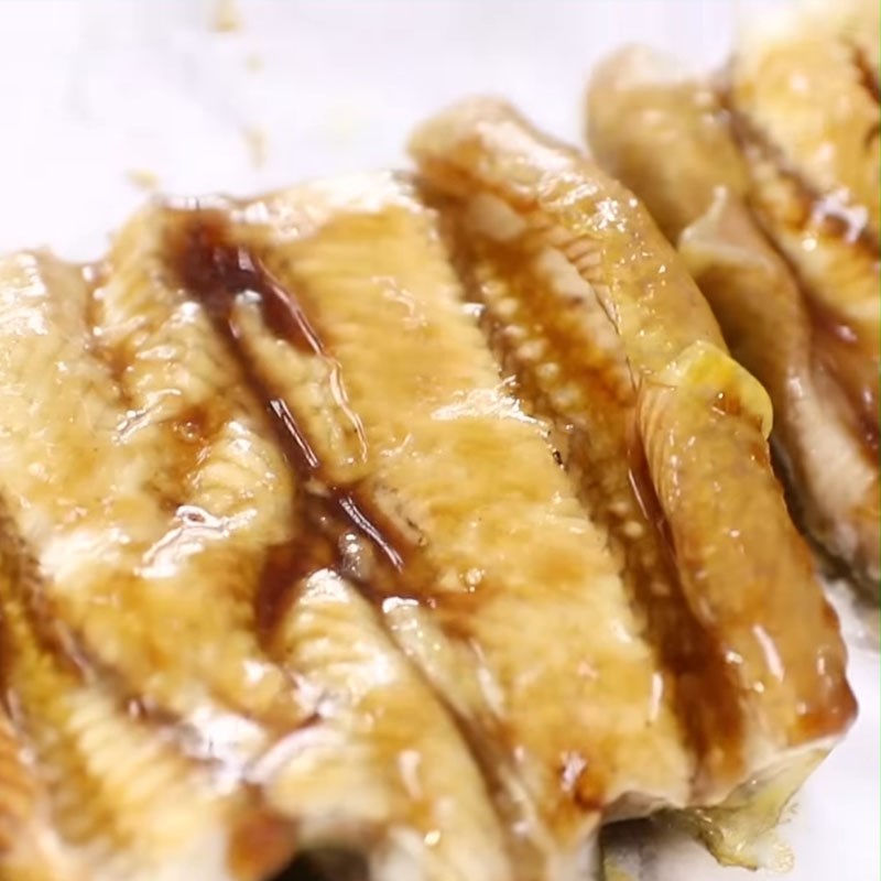 Bước 4 Phết sốt và nướng lần 2 Cơm lươn Nhật Bản nướng sốt teriyaki
