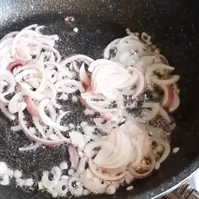 Bước 3 Phi dầu hành Chả lụa tàu hũ ky tươi