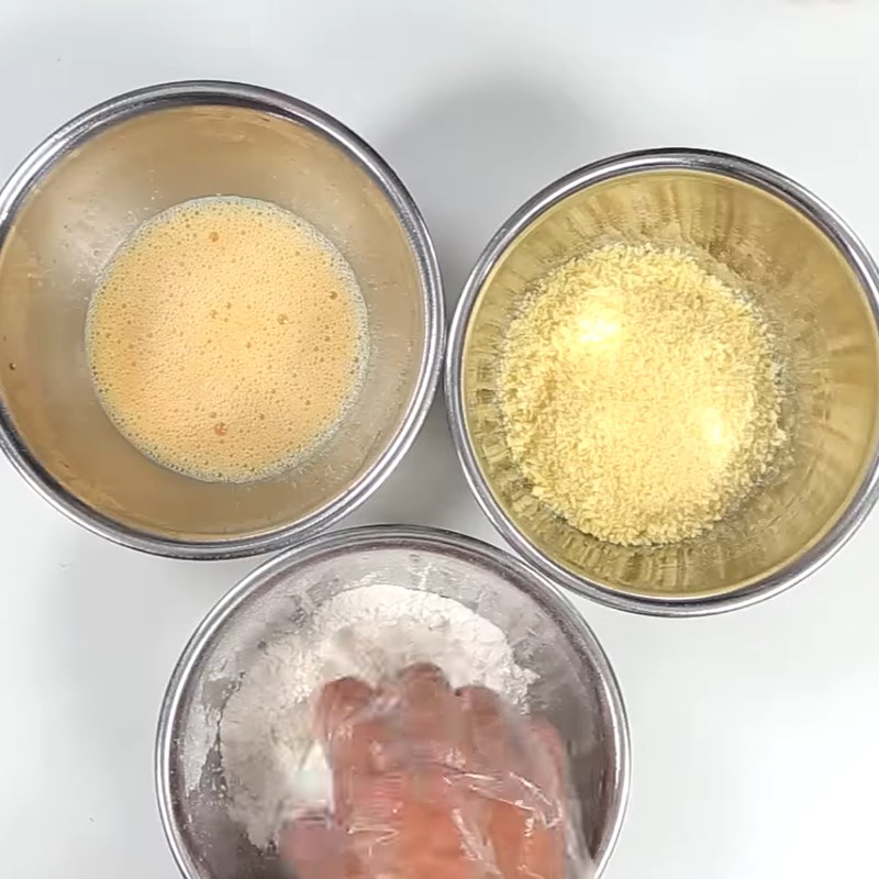 Bước 2 Phủ bột Cơm nguội bọc phô mai