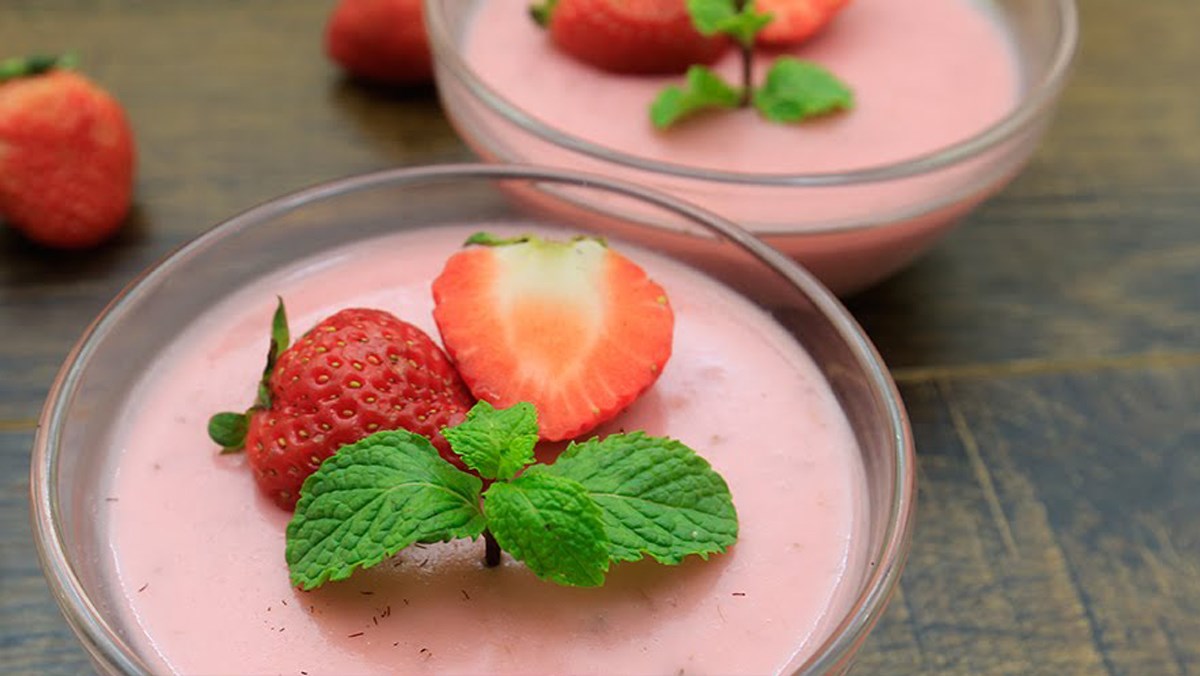 Pudding sữa chua dâu tây