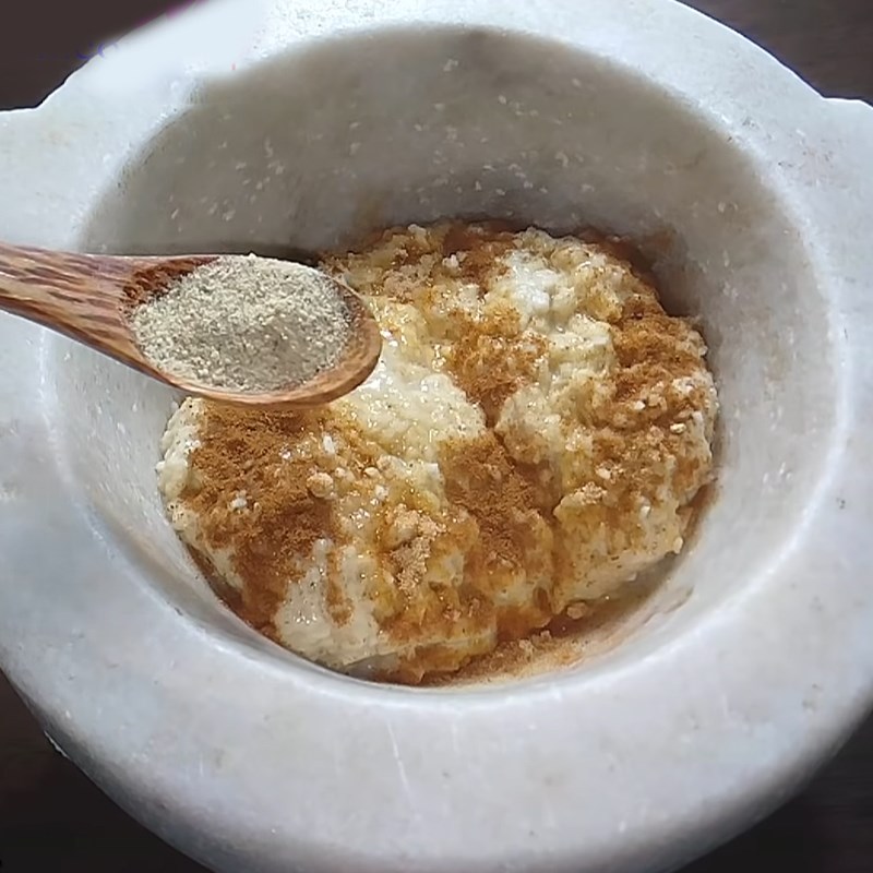 Bước 4 Quết mì căn Chả quế chay từ bột mì