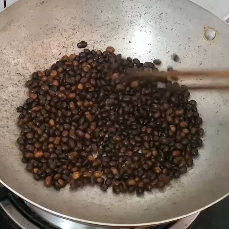 Bước 1 Rang đậu nành Nước mắm chay từ nấm