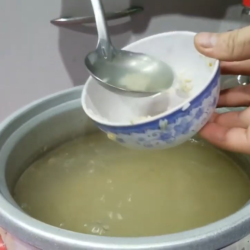 Bước 2 Rang gạo và nấu cháo Cháo cá lóc nấu bầu