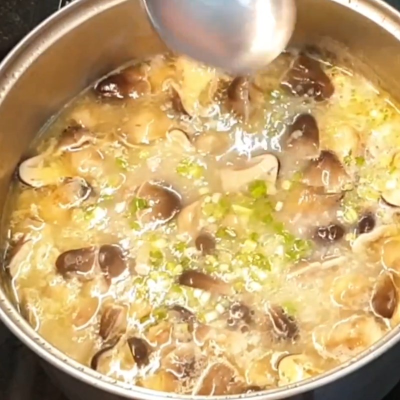 Bước 5 Rang gạo và nấu cháo Cháo gà nấm rơm