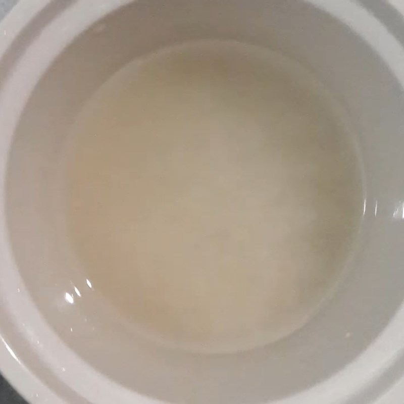 Bước 2 Rang gạo và nấu cháo Cháo cá chép cà rốt xay nhuyễn