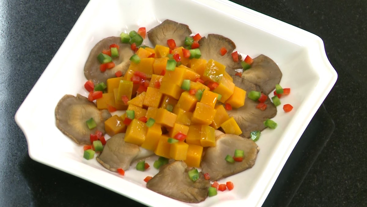Salad bí đỏ nấm bào ngư