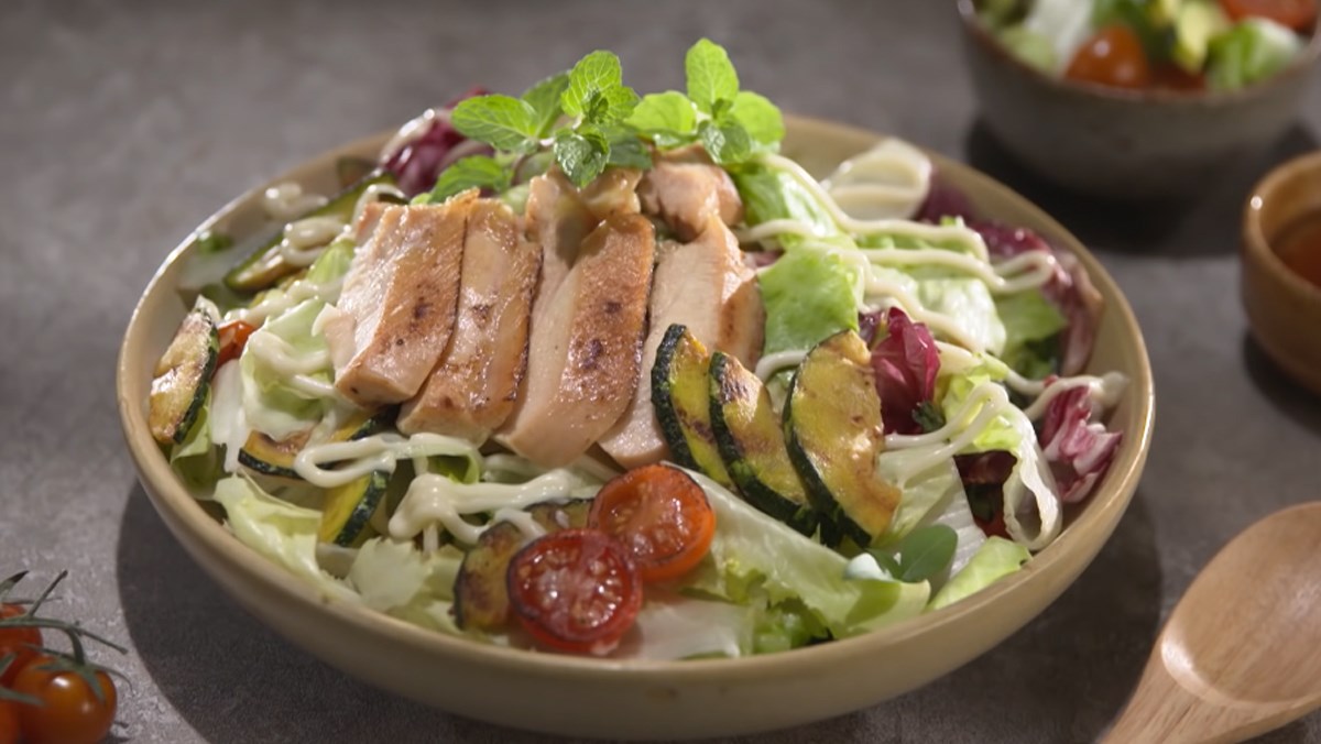 Salad bí đỏ thịt gà nướng