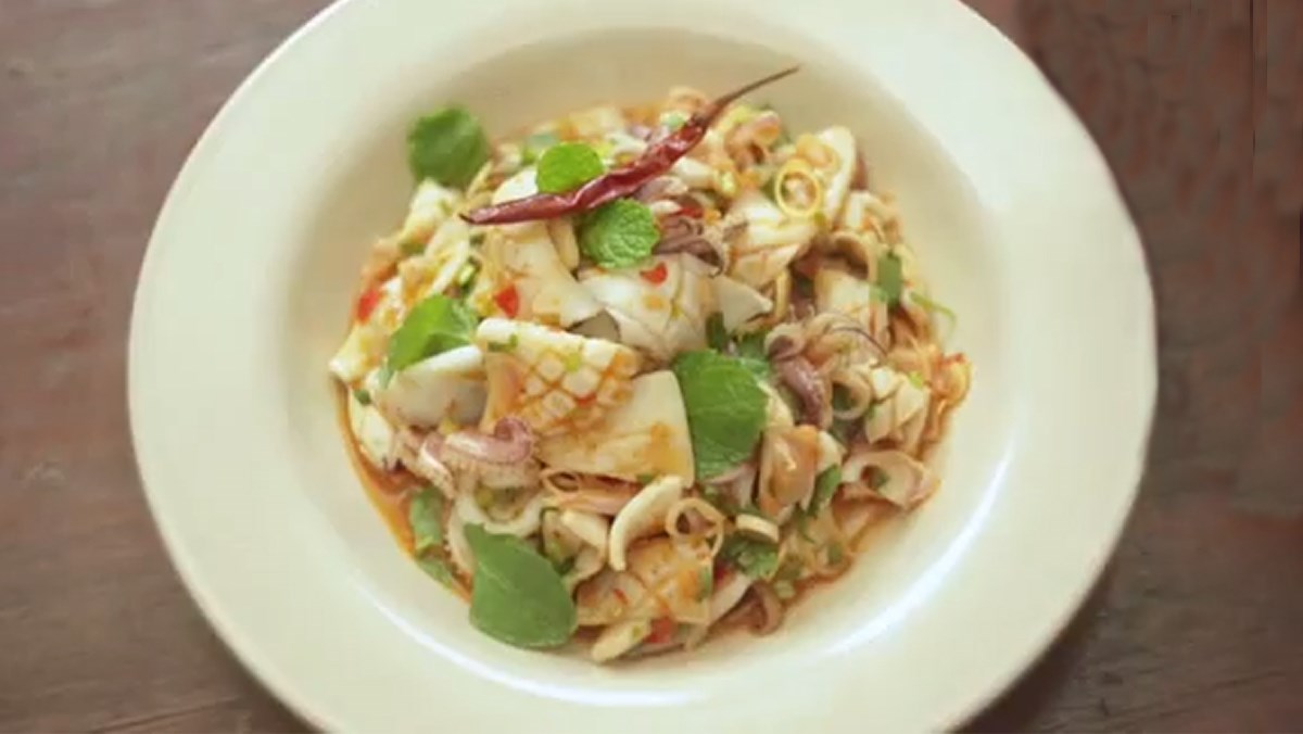 Salad mực kiểu Thái