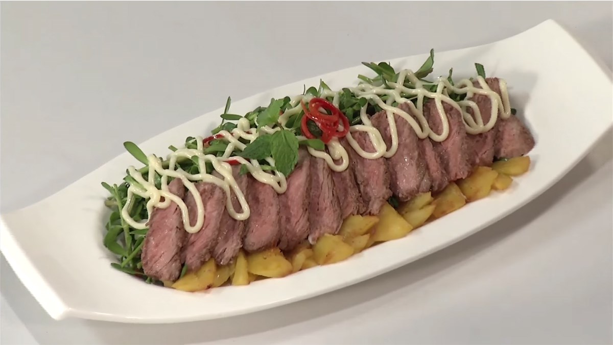 Salad thịt bò rau đắng