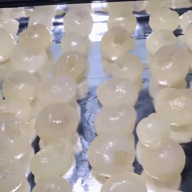 Bước 2 Sấy nhãn trong lò nướng Nhãn nhục