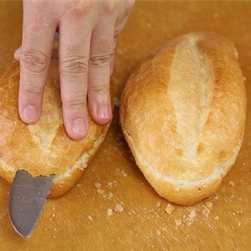 Bước 1 Sơ chế bánh mì Thịt kho tàu chay