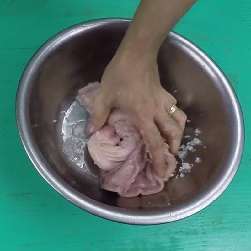Bước 1 Sơ chế nguyên liệu Lẩu bao tử hầm tiêu xanh