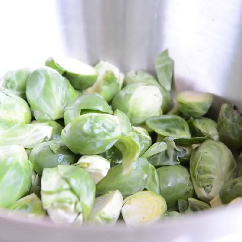 Bước 1 Sơ chế bắp cải Salad bắp cải tí hon hạt hồ đào