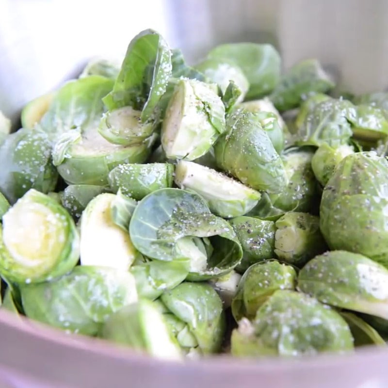 Bước 1 Sơ chế bắp cải Salad bắp cải tí hon hạt hồ đào