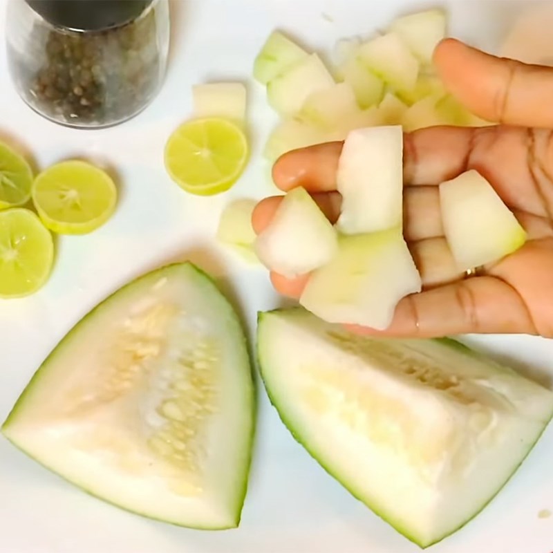 Bước 1 Sơ chế bí đao Nước ép bí đao chanh