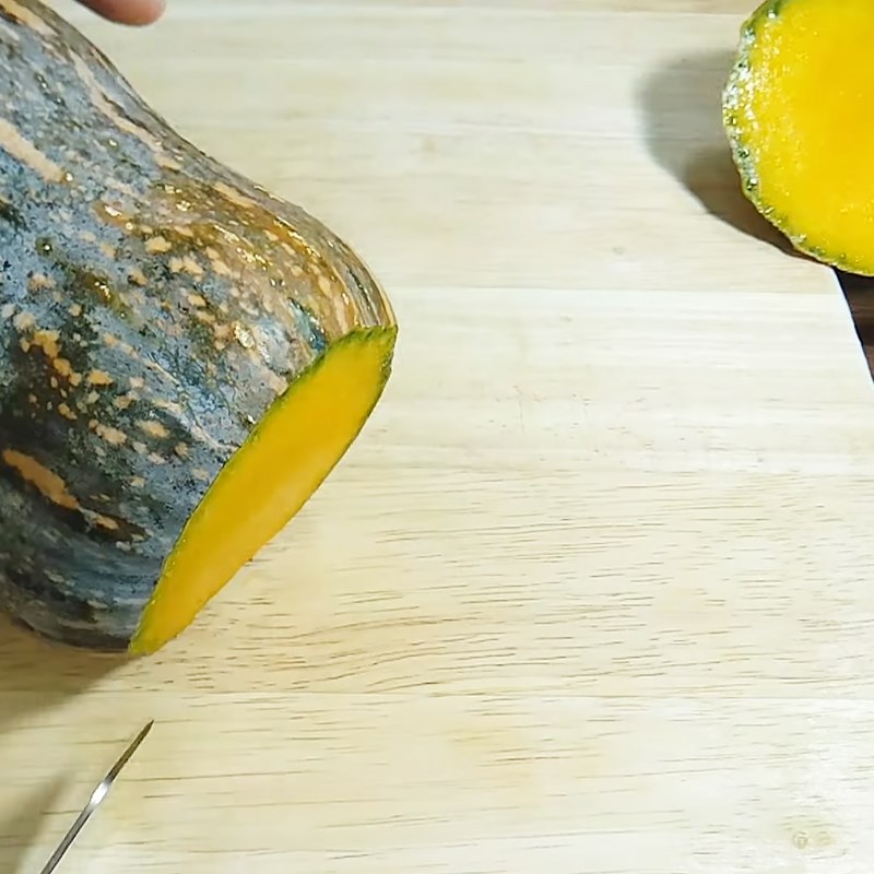 Bước 1 Sơ chế bí đỏ Cà ri bí đỏ chay
