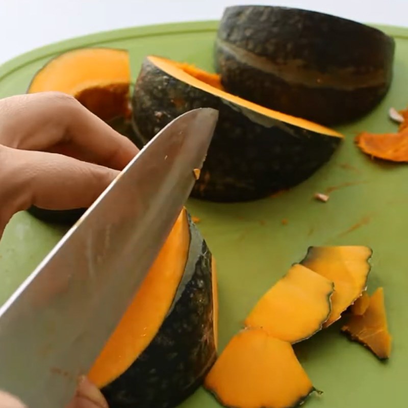 Bước 1 Sơ chế bí đỏ Salad bí đỏ nghiền