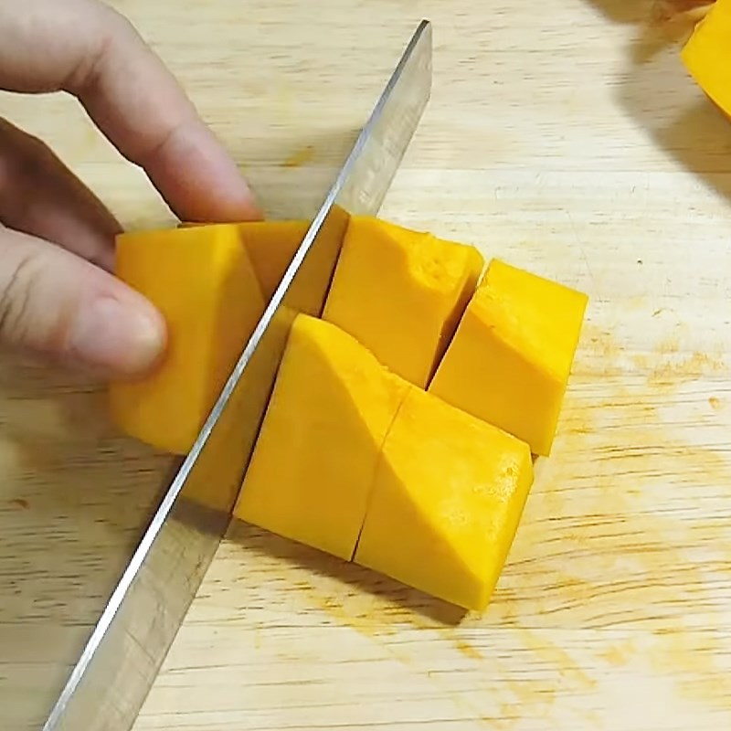Bước 1 Sơ chế bí đỏ Cà ri bí đỏ chay