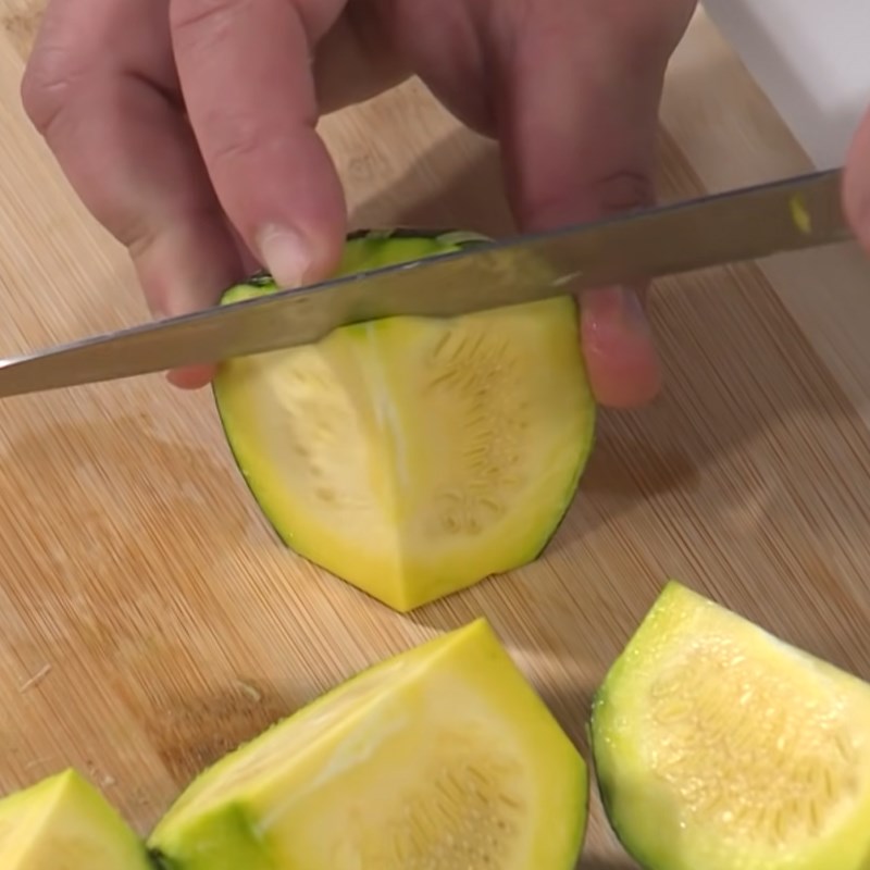 Bước 1 Sơ chế bí đỏ Salad bí đỏ thịt gà nướng