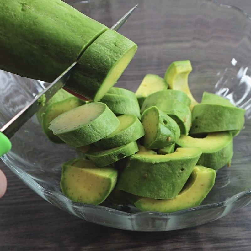Bước 1 Sơ chế bơ Kem bơ túi sữa chua