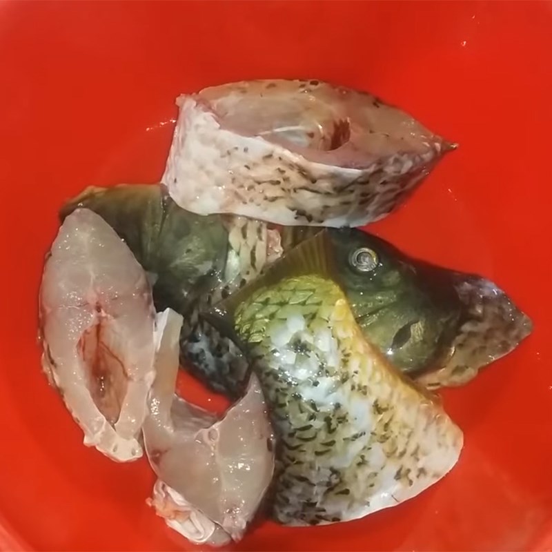 Bước 1 Sơ chế cá chép Cá chép kho củ cải trắng