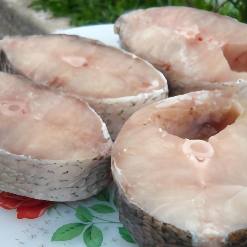 Bước 1 Sơ chế cá chép Cá chép kho măng chua