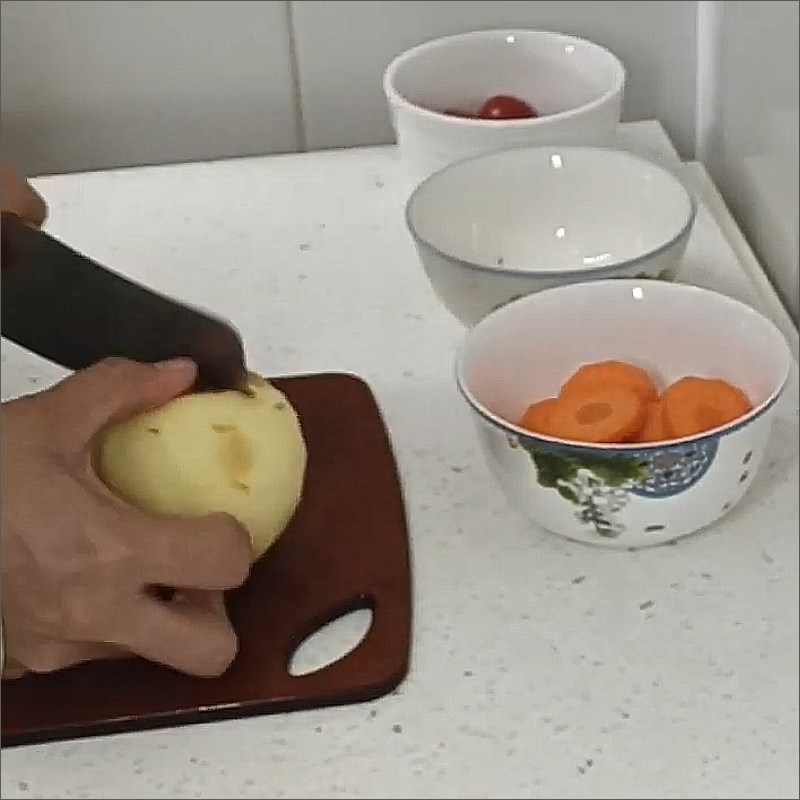 Bước 1 Sơ chế cà chua, cà rốt, táo Sinh tố cà chua cà rốt táo