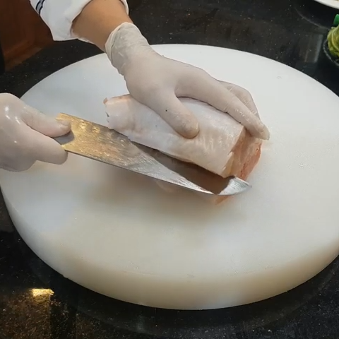Bước 1 Sơ chế cá lăng Gỏi cá lăng trộn rau mầm