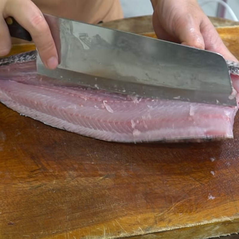 Bước 1 Sơ chế cá lóc Bánh canh cá lóc