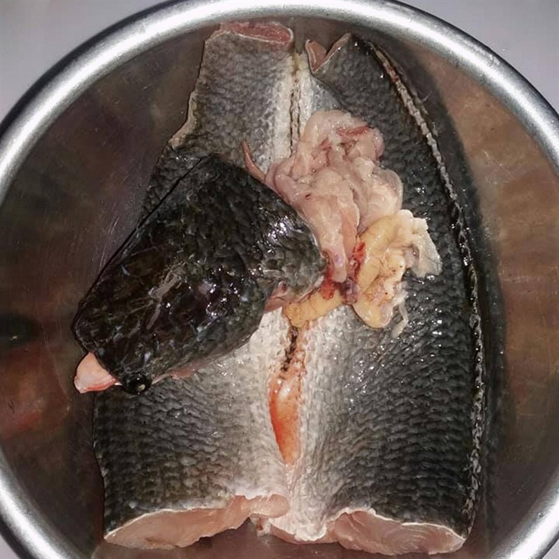 Bước 2 Sơ chế cá lóc Cháo cá lóc nấm rơm thịt viên
