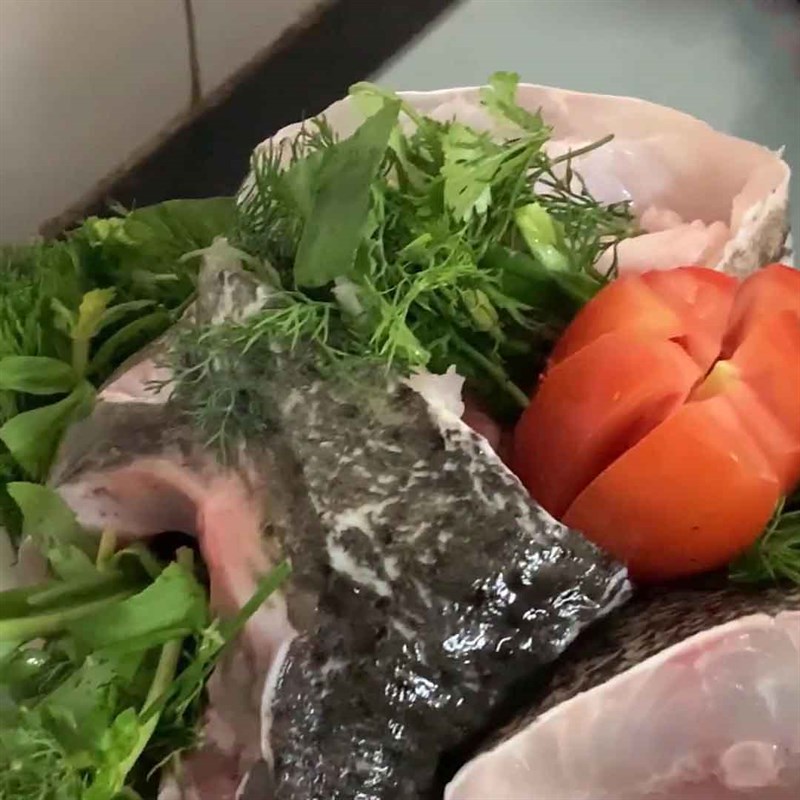 Bước 1 Sơ chế cá mú Lẩu cá mú chua cay
