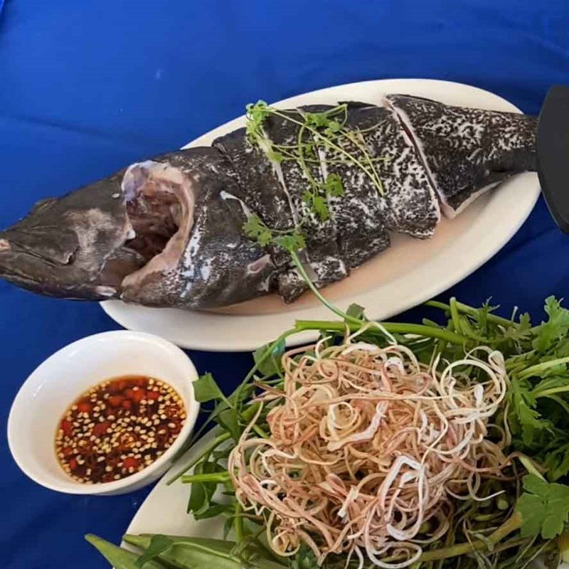 Bước 1 Sơ chế cá mú Lẩu cá mú măng chua