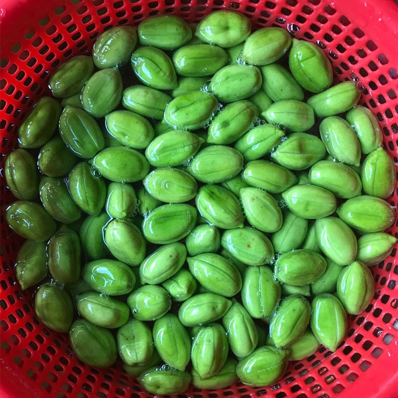 Bước 1 Sơ chế cà na Mứt cà na