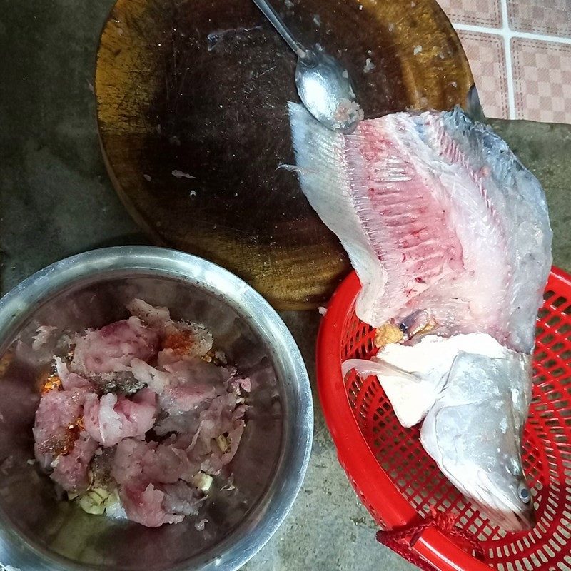 Bước 1 Sơ chế cá thác lác Lẩu cá thác lác khổ qua - mướp đắng